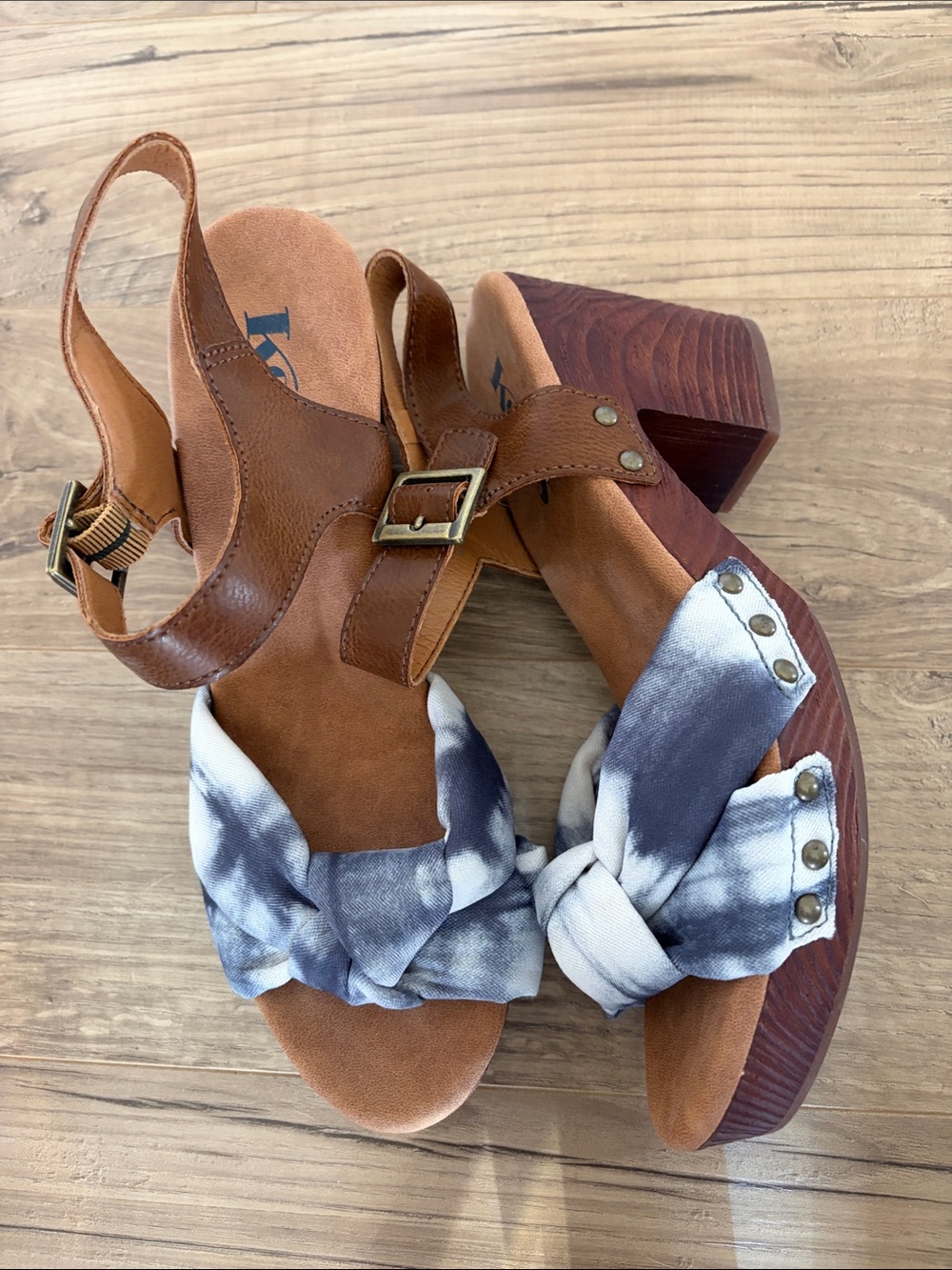 Kork-Ease Brown Leather Wedge Sandals with Blue Tie-Dye Knot
